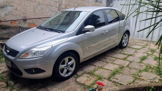 FORD FOCUS 2.0 GLX 16V FLEX 4P MANUAL